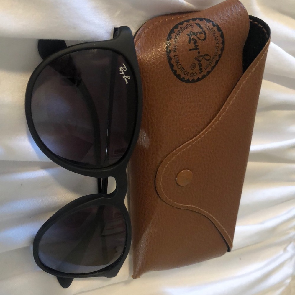 ERIKA BLACK RAYBANS